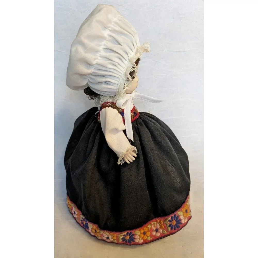 Madame Alexander Norway Vtg Doll & Stand 1977 International Brunette Pretty Girl